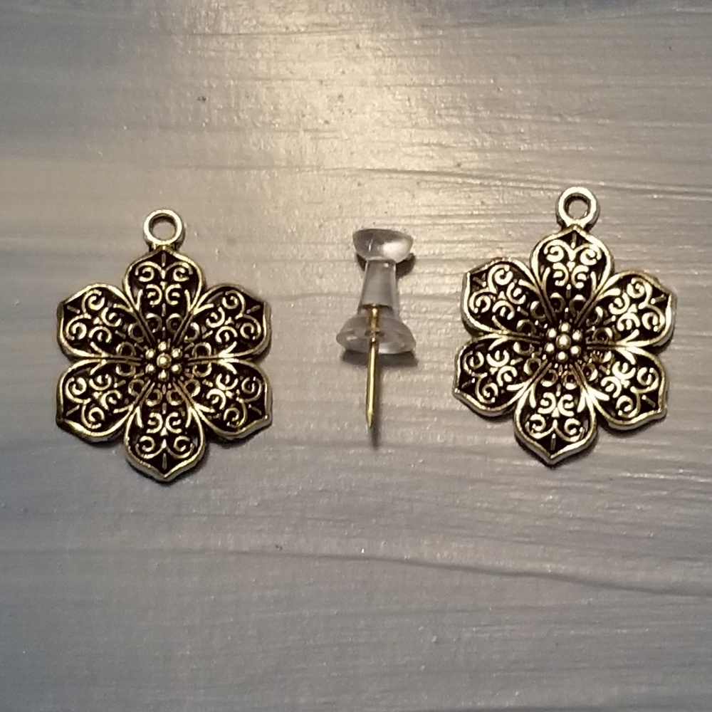 Flower Charms - Antique Silver Tone - 5 Charms - Picture 4 of 8